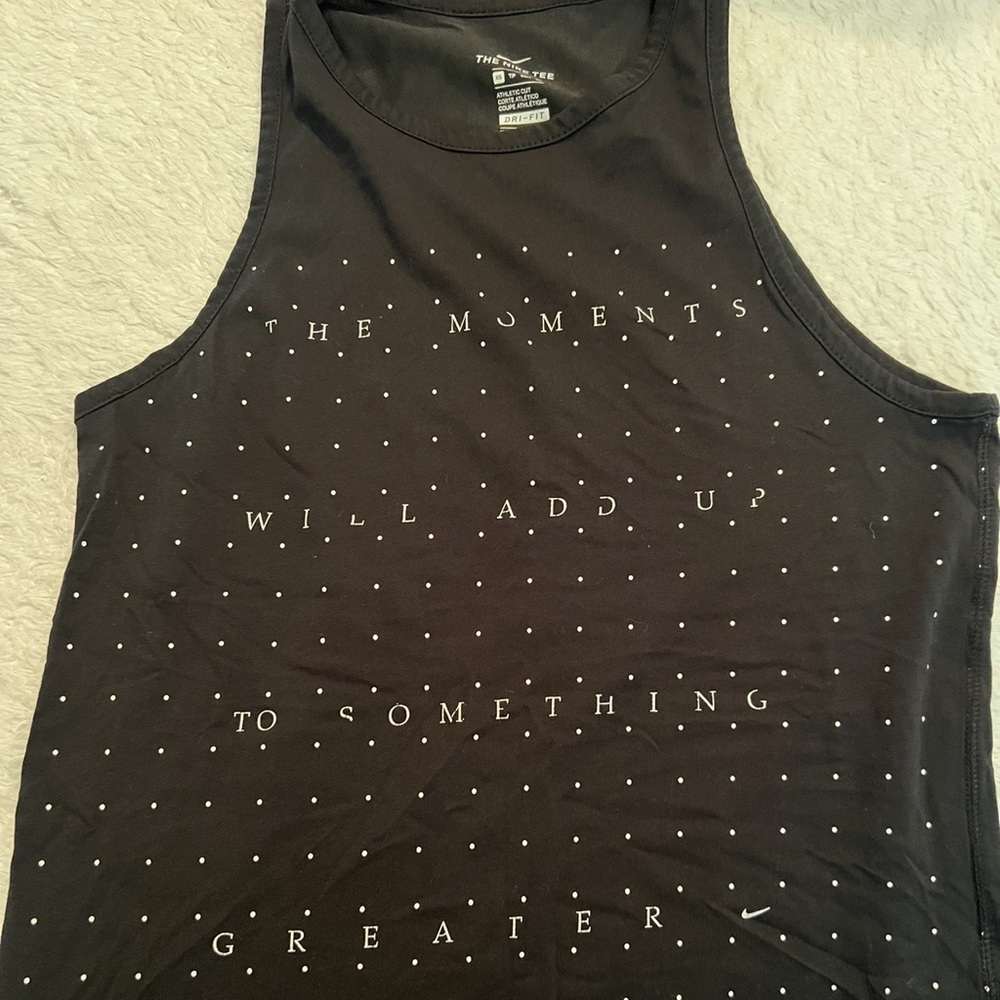 Women’s Nike extra small dri fit tank. Like new.